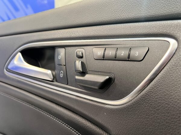MERCEDES CLA 220 AMG-LINE - Imagen 21