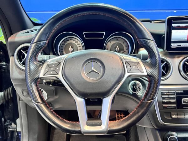 MERCEDES BENZ CLA 220 AMG LINE - Imagen 17