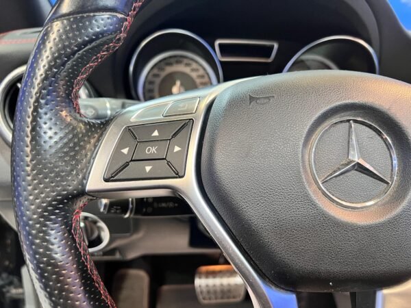 MERCEDES BENZ CLA 220 AMG LINE - Imagen 23