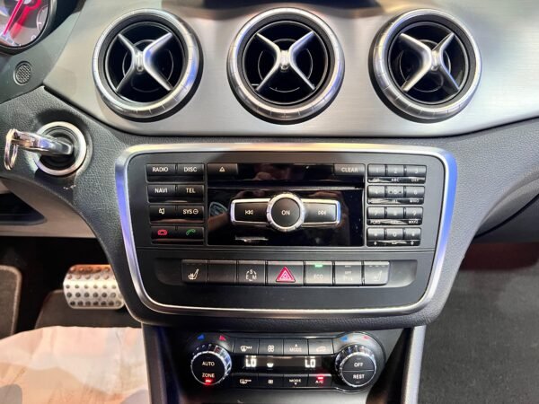 MERCEDES BENZ CLA 220 AMG LINE - Imagen 29