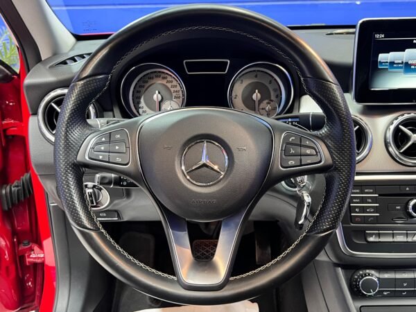 MERCEDES GLA220D - Imagen 18