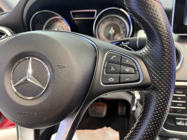 MERCEDES GLA220D - Imagen 22