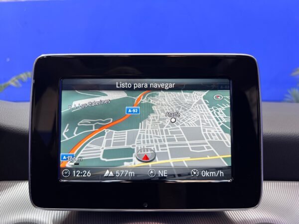 MERCEDES GLA220D - Imagen 26