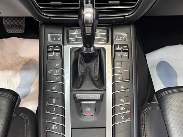 PORSCHE MACAN TURBO - Imagen 31