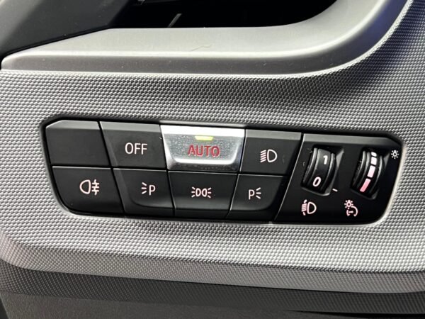 BMW SERIE 1 118i 2020 - Imagen 20