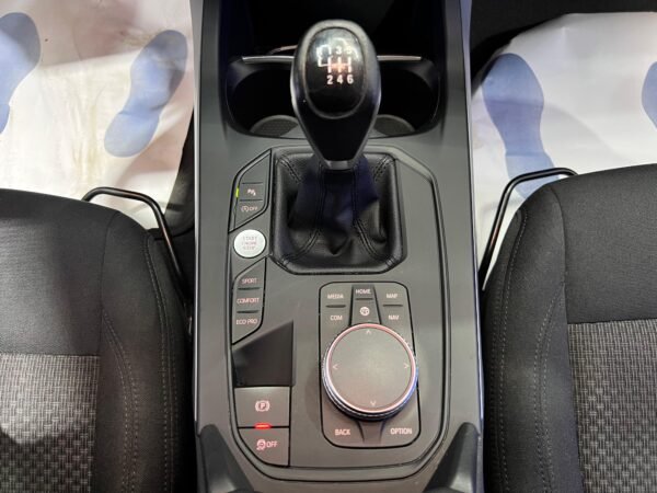BMW SERIE 1 118i 2020 - Imagen 24