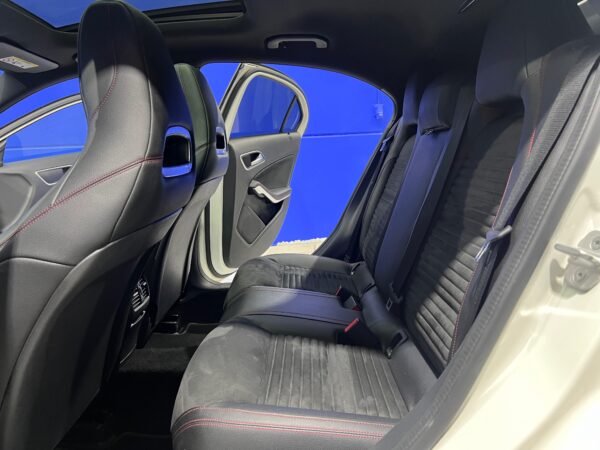 MERCEDES CLASE A200D AMG-LINE - Imagen 12