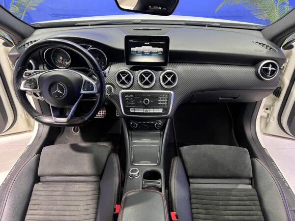 MERCEDES CLASE A200D AMG-LINE - Imagen 18