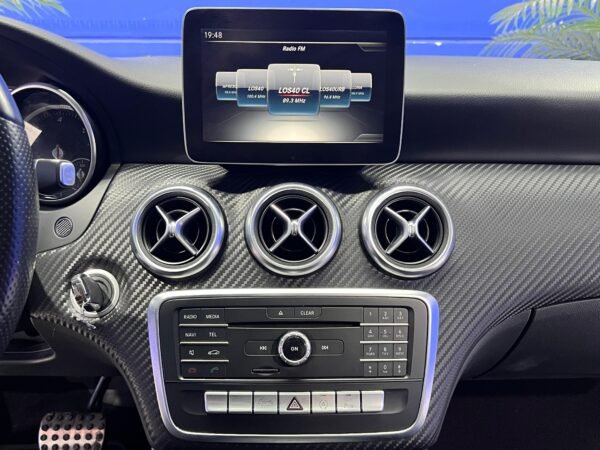 MERCEDES CLASE A200D AMG-LINE - Imagen 19