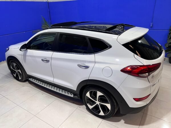 HYUNDAI TUCSON EDICIÓN 25 ANIVERSARIO 2.0 184 CABALLOS 4X4 - Imagen 10