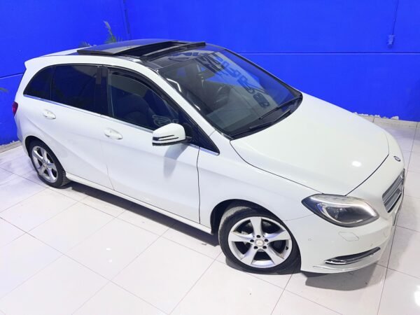 MERCEDES B180 AMG LINE - Imagen 8