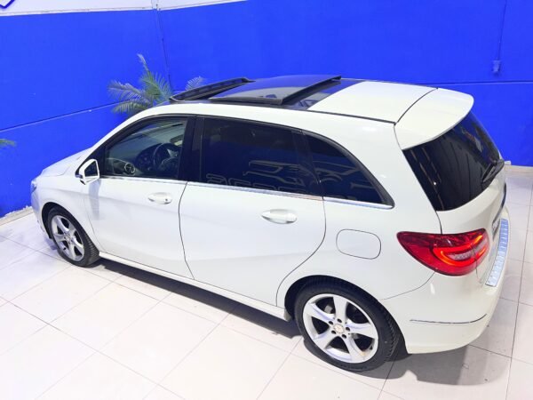 MERCEDES B180 AMG LINE - Imagen 9