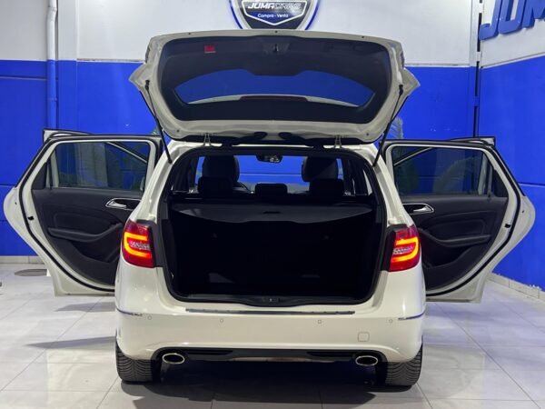 MERCEDES B180 AMG LINE - Imagen 12