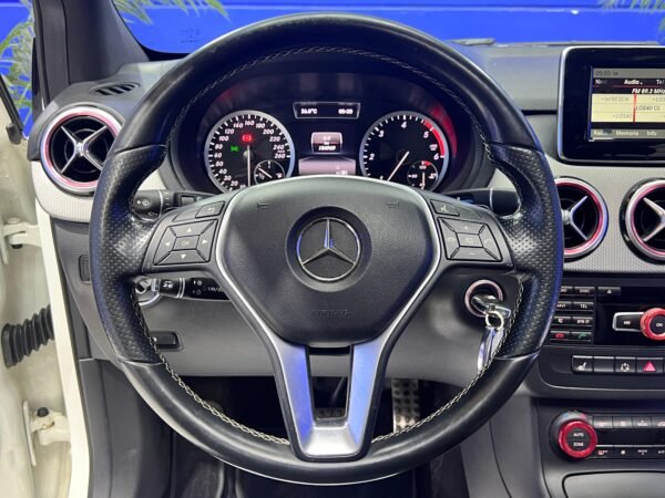 MERCEDES B180 AMG LINE - Imagen 17