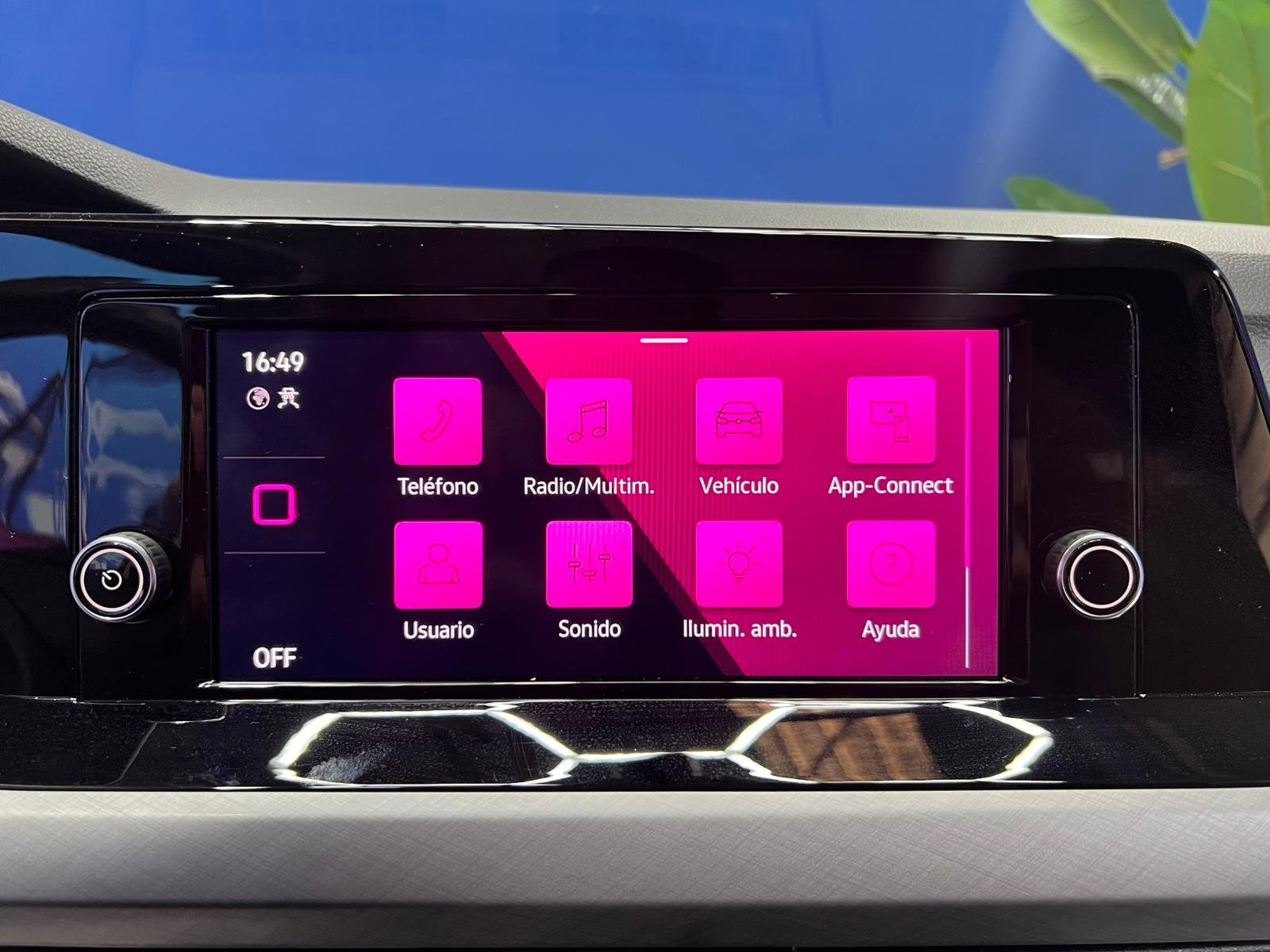 VOLKSWAGEN GOLF 8 130CV - Imagen 25