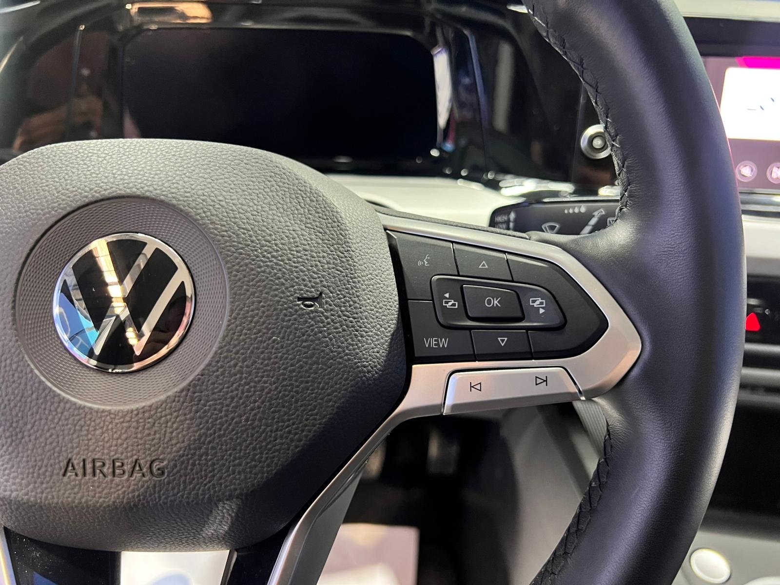 VOLKSWAGEN GOLF 8 130CV - Imagen 26